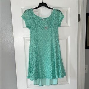 Minty Delicate Lace Top in Soft Green